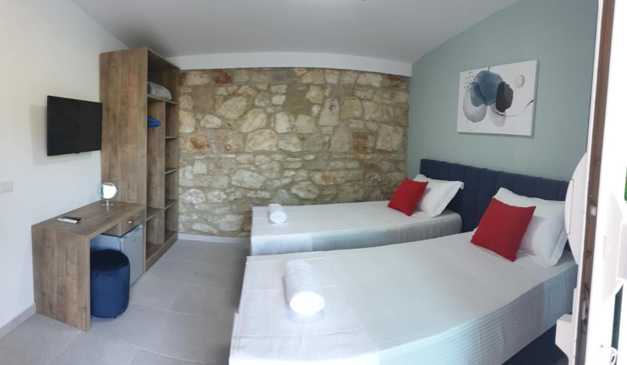Mezzanine Bay Hotel Himare Exterior foto